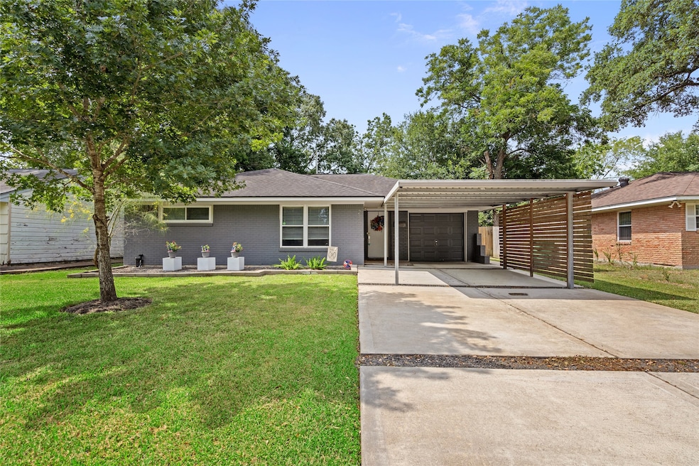 2327 Chantilly Ln, Houston, TX 77018 - photo 1