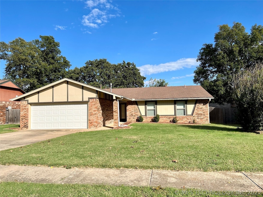 Full brick 3/2/2, excellent location!