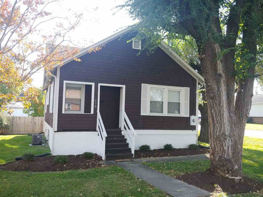 228 S Magnolia Ave, Waynesboro, VA 22980 - photo 1