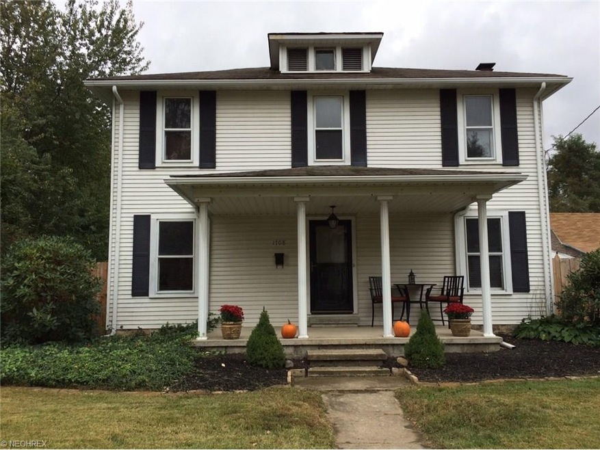 Front of the house. There is nice greenery through