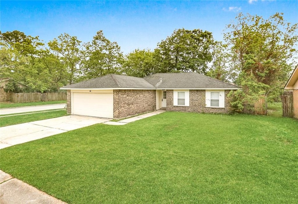 135 Foxbriar St, Slidell, LA 70461 - photo 1