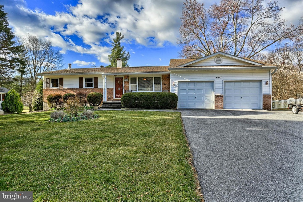 607 Lynn Way, Sykesville, MD 21784 - photo 1