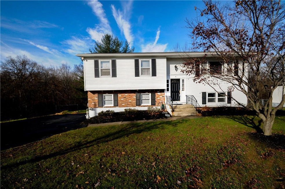 8 Riverglen Dr, Thiells, NY 10984 - photo 1