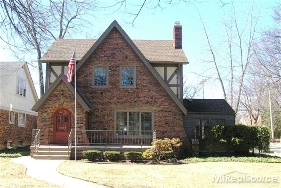 807 Rivard Blvd, Grosse Pointe, MI 48230 - photo 1