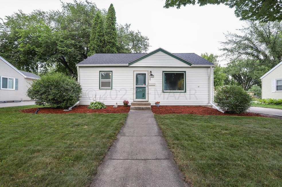 1010 19th St S, Fargo, ND 58103 - photo 1