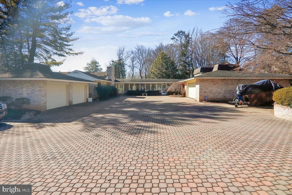 1800 Creek Crossing Rd, Vienna, VA 22182 - photo 1