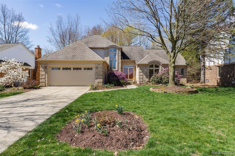1359 Kingspath Dr, Rochester Hills, MI 48306 - photo 1