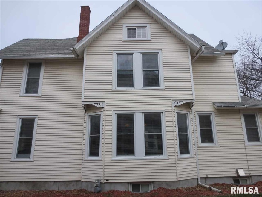 2031 Farnam St, Davenport, IA 52803 - photo 1