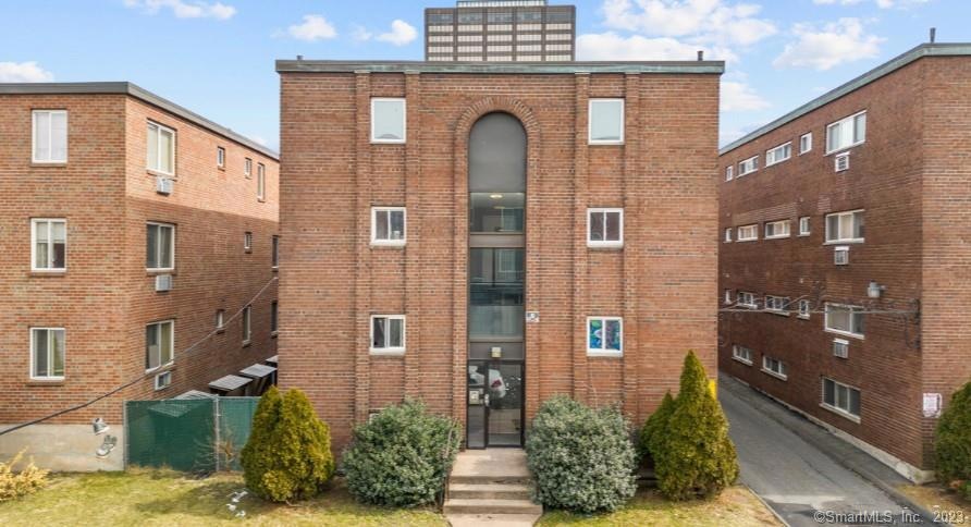 32 Huntington St unit 2D, Hartford, CT 06105 - photo 1