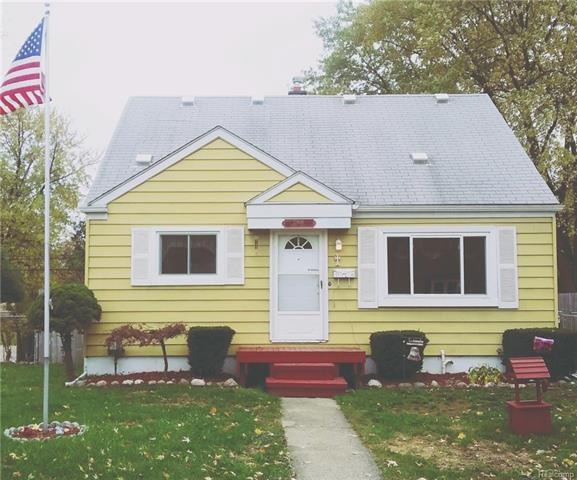 Great house close to the lake!