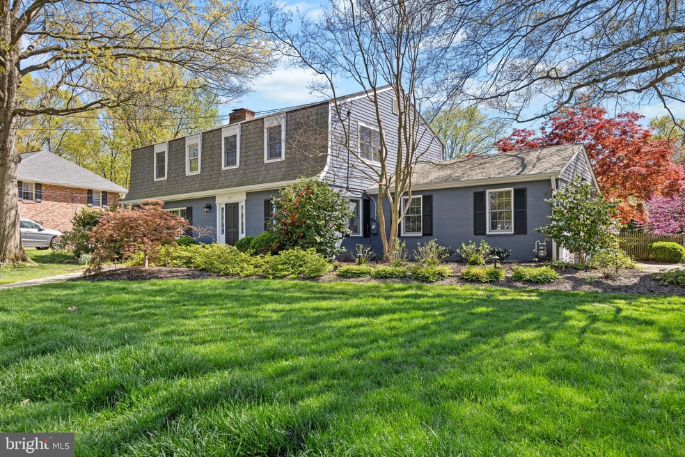 1015 Potomac Ln, Alexandria, VA 22308 - photo 1