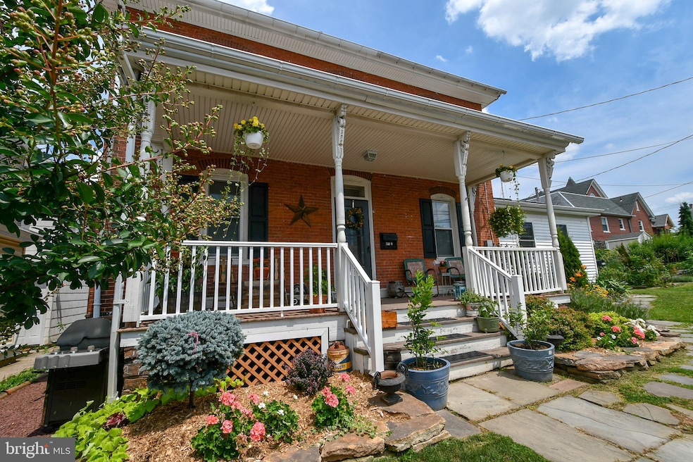 19 N 2nd St, Souderton, PA 18964 - photo 1