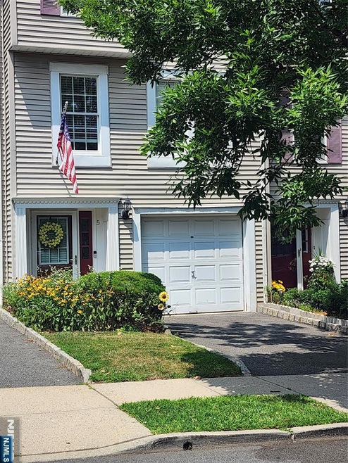 5 Honiss Place unit 1103, Newark, NJ 07104 - photo 1