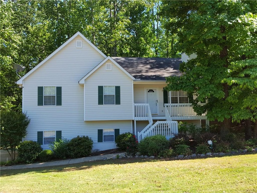 Charming ranch, vinyl sided and cul de sac locatio