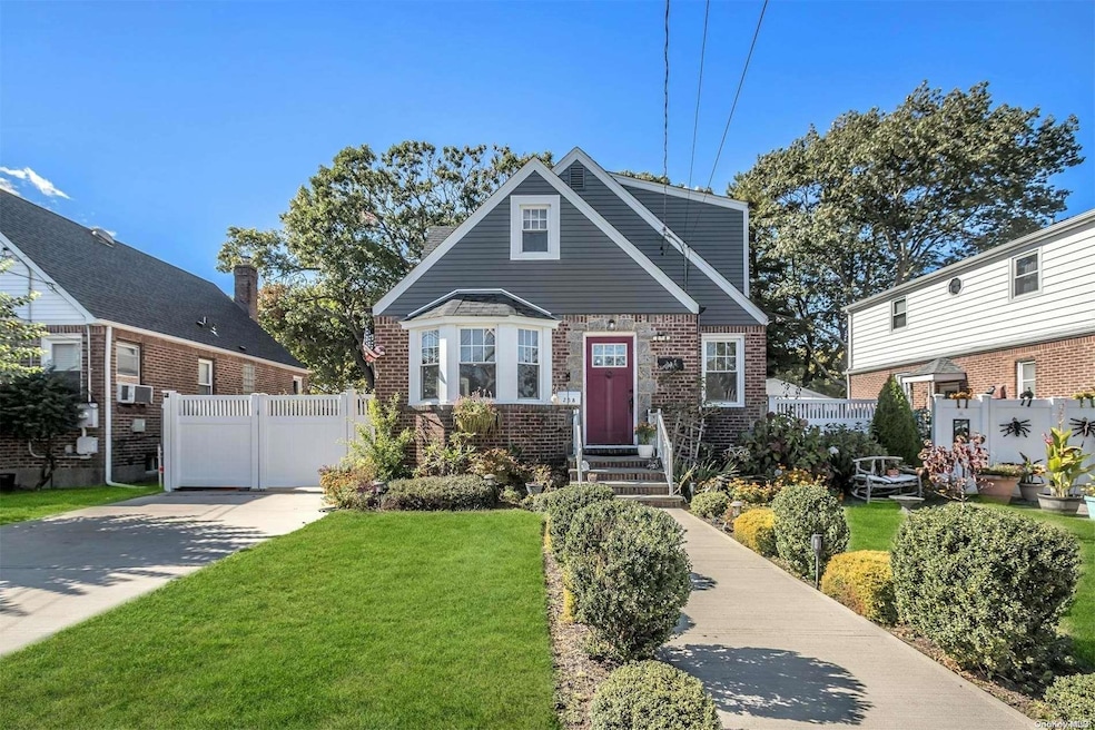 258 Claflin Blvd, Franklin Square, NY 11010 - photo 1