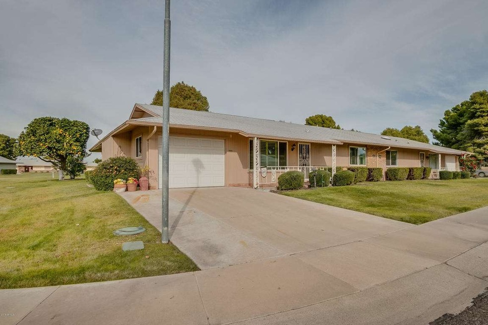 9866 W Country Club Ct, Sun City, AZ 85373 - photo 1