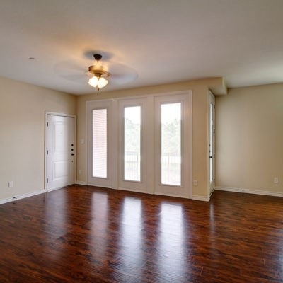 Unfurnished room featuring baseboards, ceiling fan