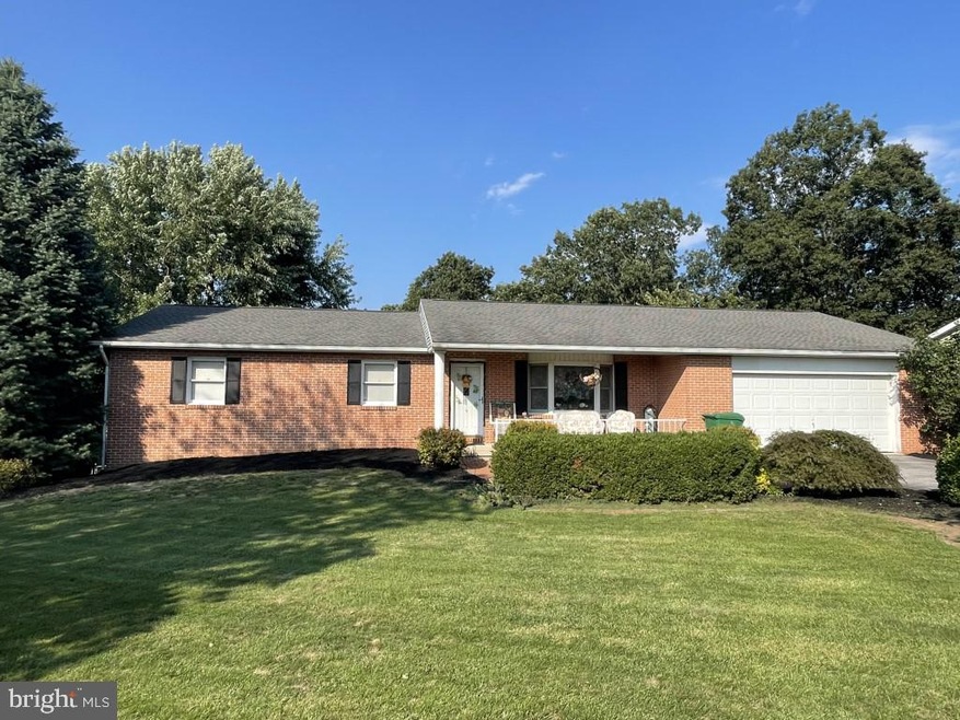 29 Buckingham Dr, Chambersburg, PA 17201 - photo 1