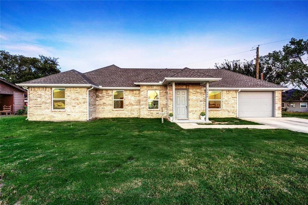 3000 Cardinal Dr, Ennis, TX 75119 - photo 1