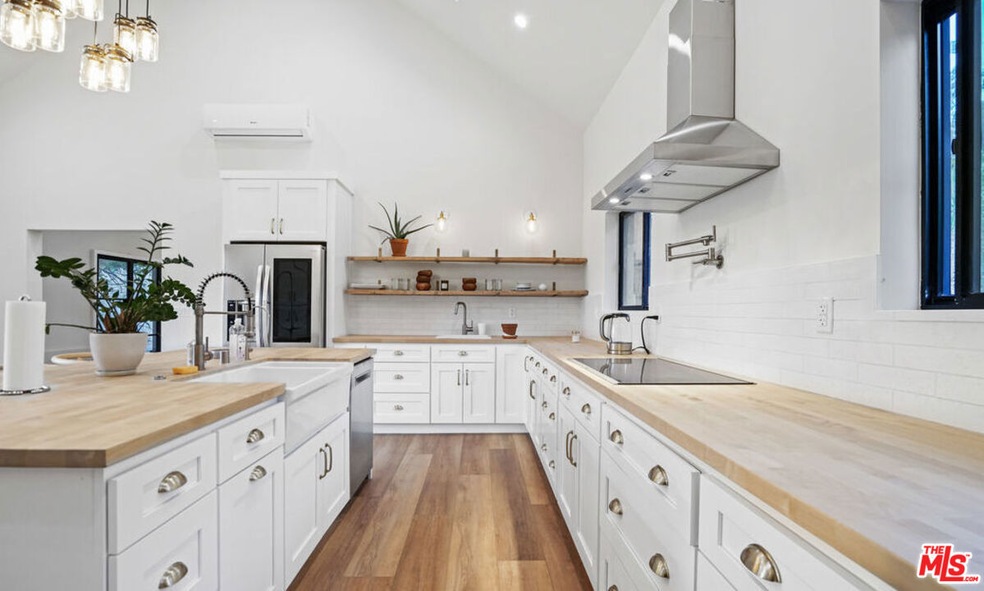 24940 Bob Batchelor Rd, Calabasas, CA 91302 - photo 1