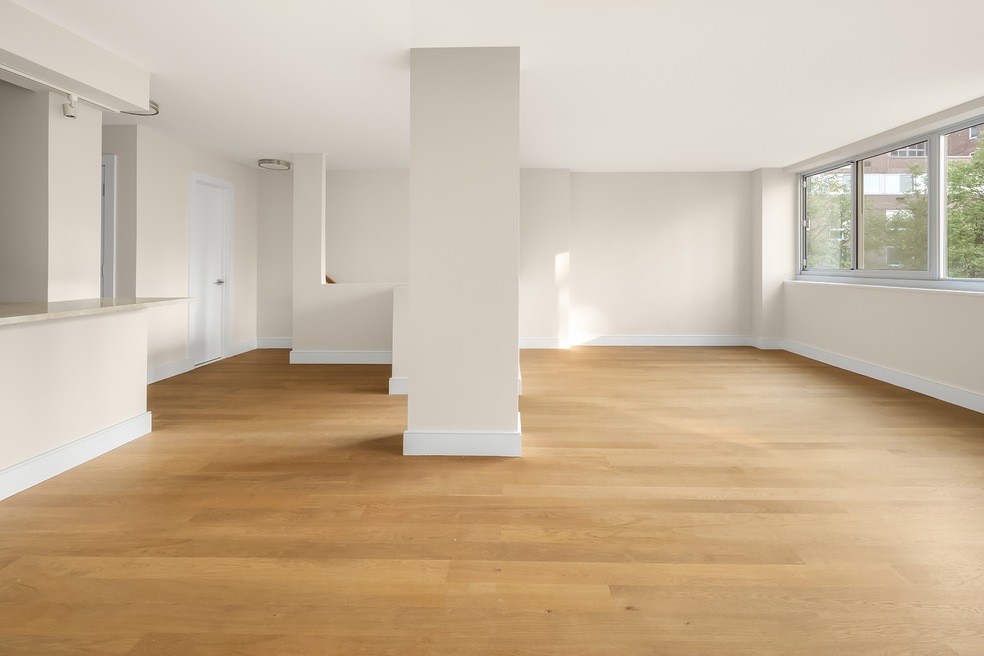 Pending $1,595,000 • Co-Listing Agent