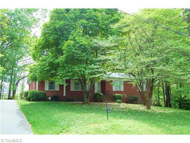 504 Lindsey Ave, Asheboro, NC 27203 - photo 1