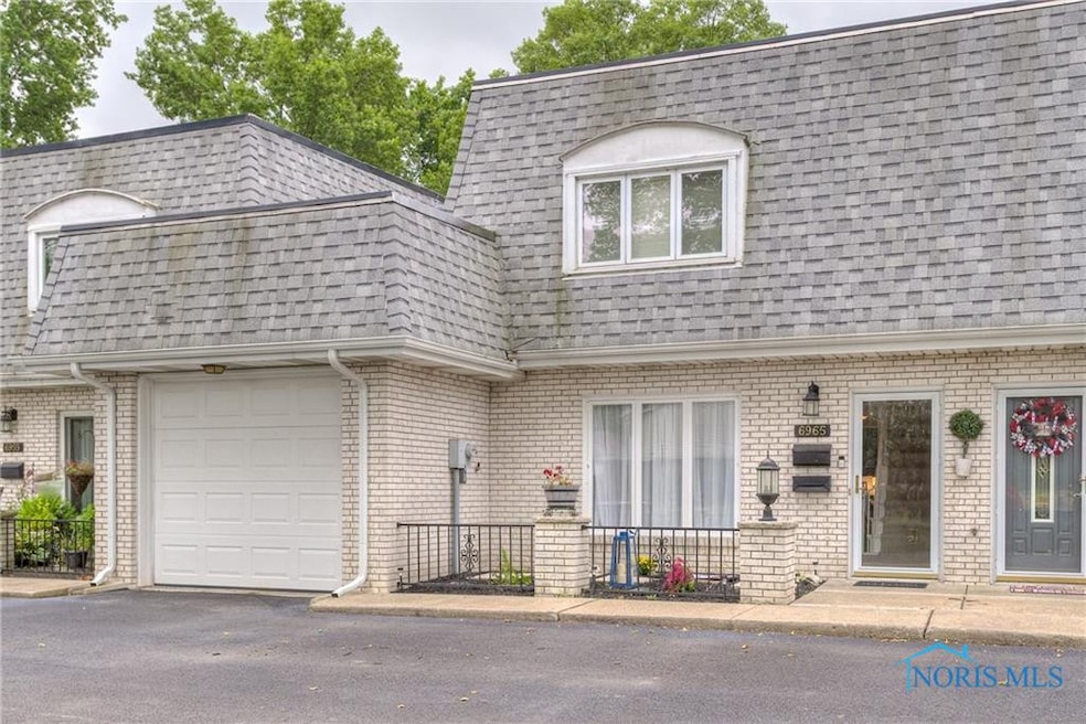 6965 Fenwyck Rd unit 6965, Maumee, OH 43537 - photo 1