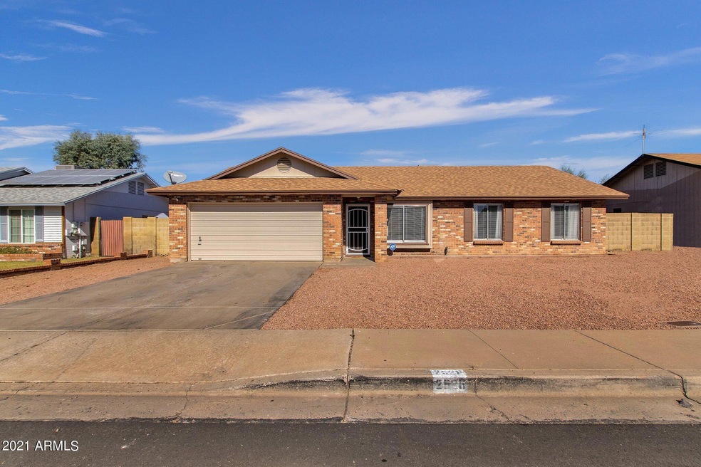 2-web-or-mls-2526-e-carmel-ave