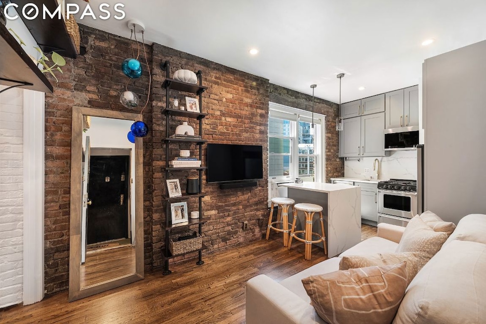 57 Thompson St unit 6-D, New York, NY 10012 - photo 1