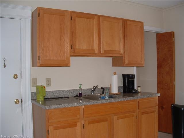 67 Whitman Ave unit 2nd, West Hartford, CT 06107 - photo 1