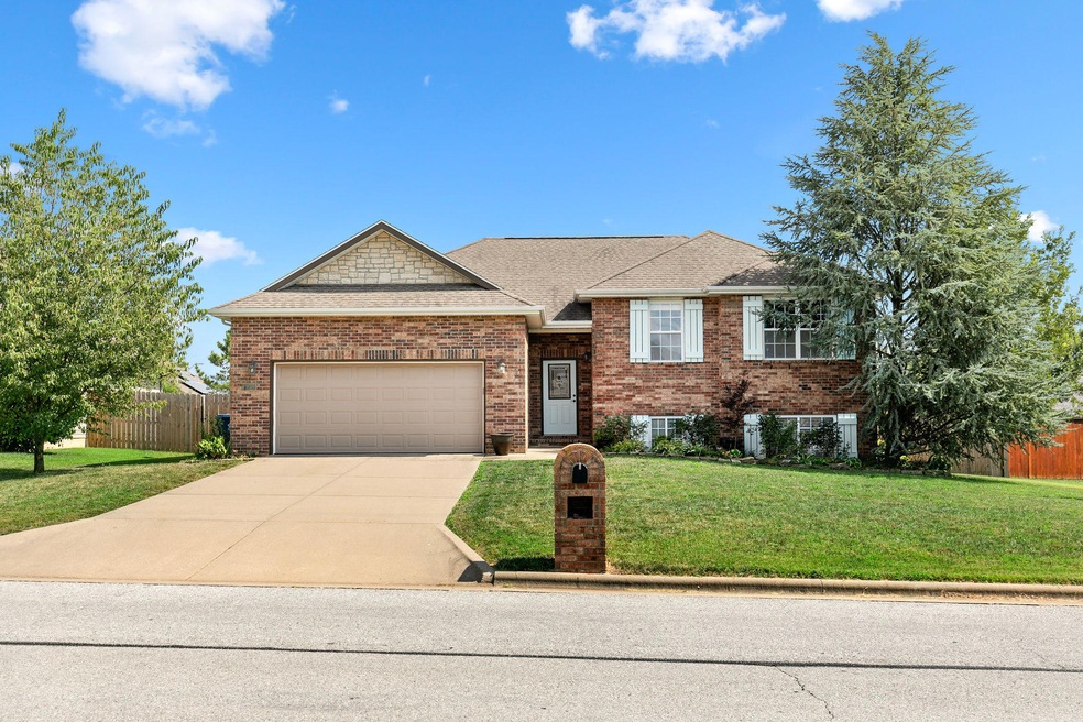RE_738TaylorWay-1