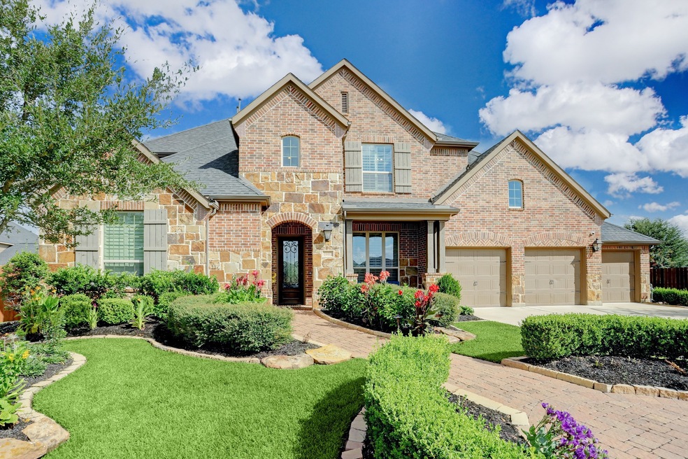 Stunning curb appeal thanks to beautiful front elevation and mature, well-manicured landscaping.