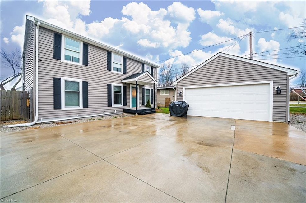 5541 E Lake Rd, Sheffield Lake, OH 44054 - photo 1