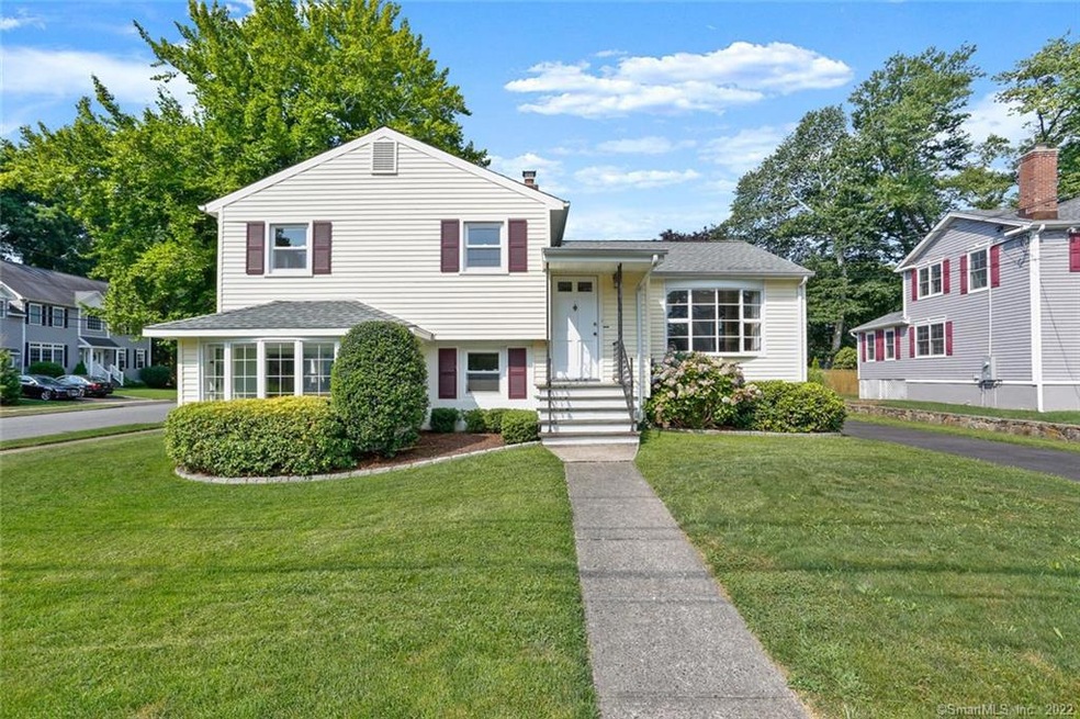 200 Greenbriar Rd, Fairfield, CT 06824 - photo 1