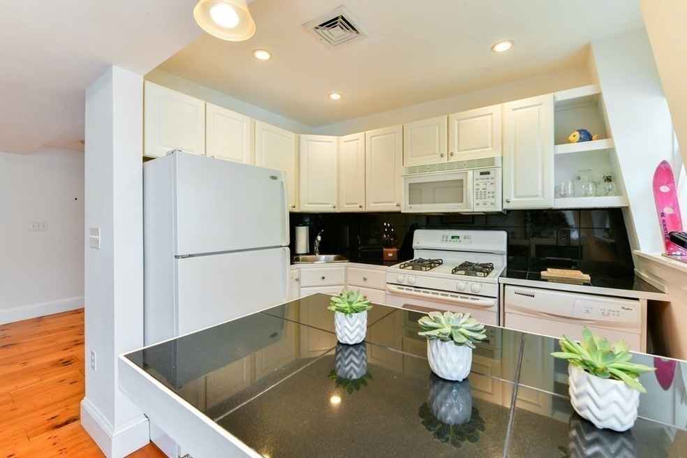 501 E 7th St unit 2, Boston, MA 02127 - photo 1