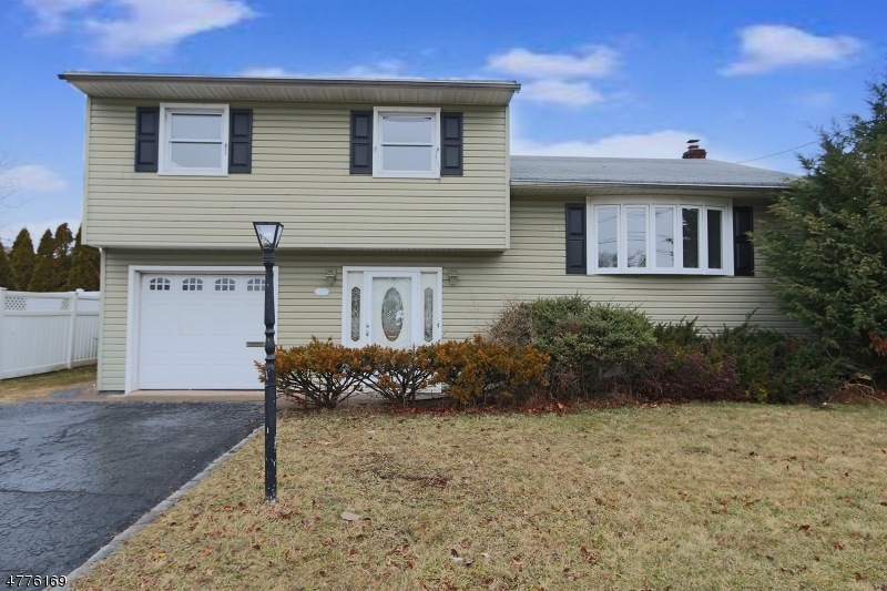 1122 Stuart Place, Linden, NJ 07036 - photo 1