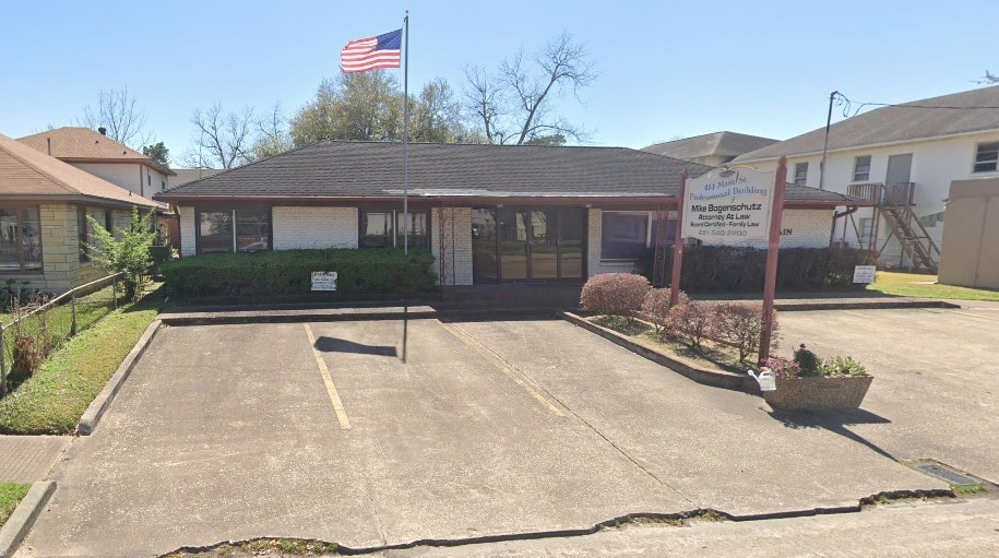 411 E Main St