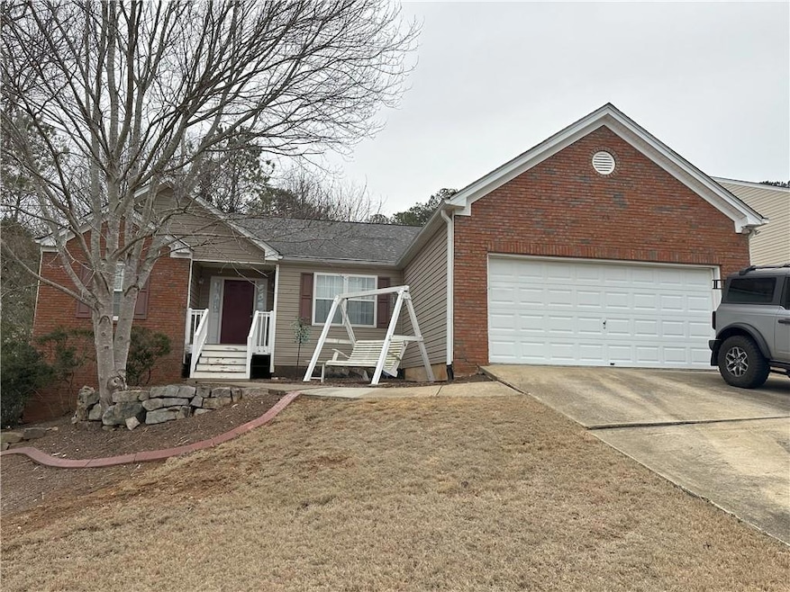 View of front of home featuring a front lawn and a