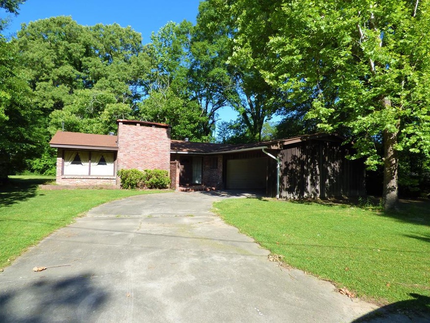 617 Laurel St, McComb, MS 39648 - photo 1