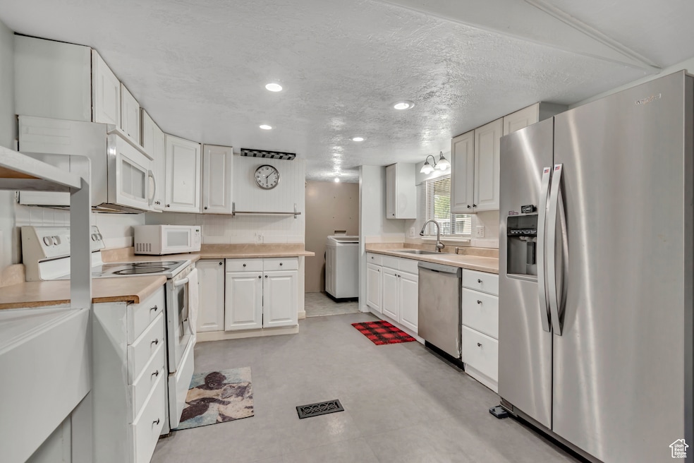 244 E Crescent Pkwy S unit 206, Sandy, UT 84070 - photo 1