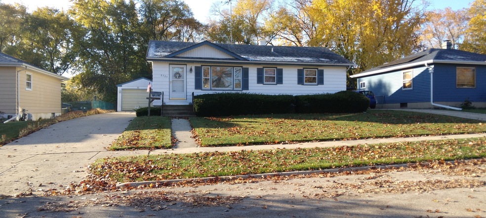 2725 W Cheyenne Rd, Waukegan, IL 60087 - photo 1