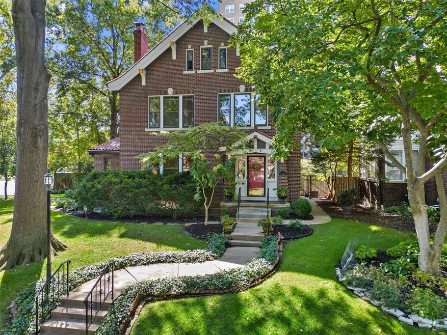 Welcome to #2 Arundel Place in the very desirable 