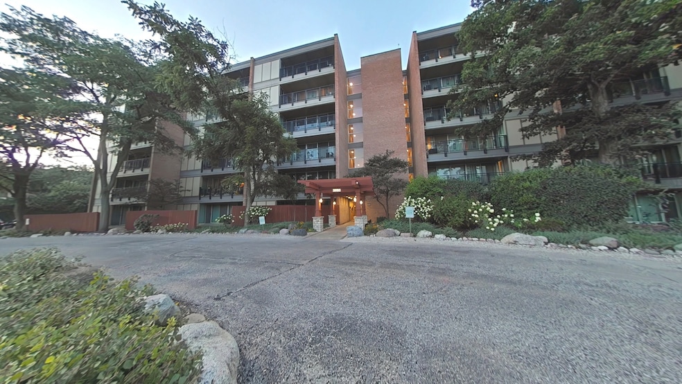 5950 Oakwood Dr unit 1G, Lisle, IL 60532 - photo 1