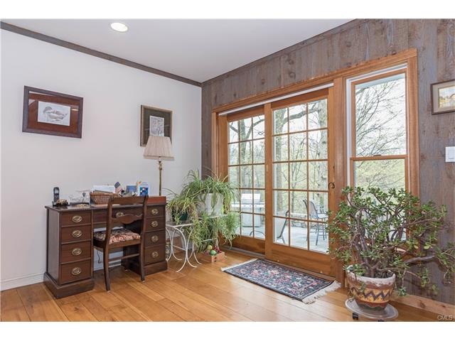 892 Riverbank Rd, Stamford, CT 06903 - photo 1