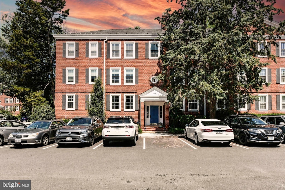 3057 S Buchanan St unit A1, Arlington, VA 22206 - photo 1