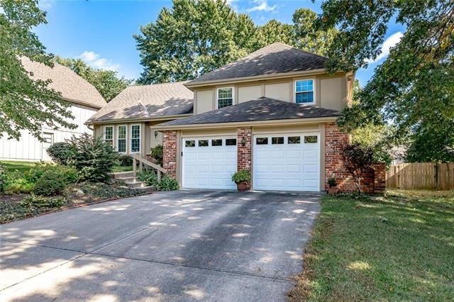 10221 Bradshaw St, Lenexa, KS 66215 - photo 1