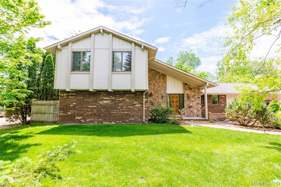8443 Bridge Rd, Grosse Ile (1 of 42).jpg