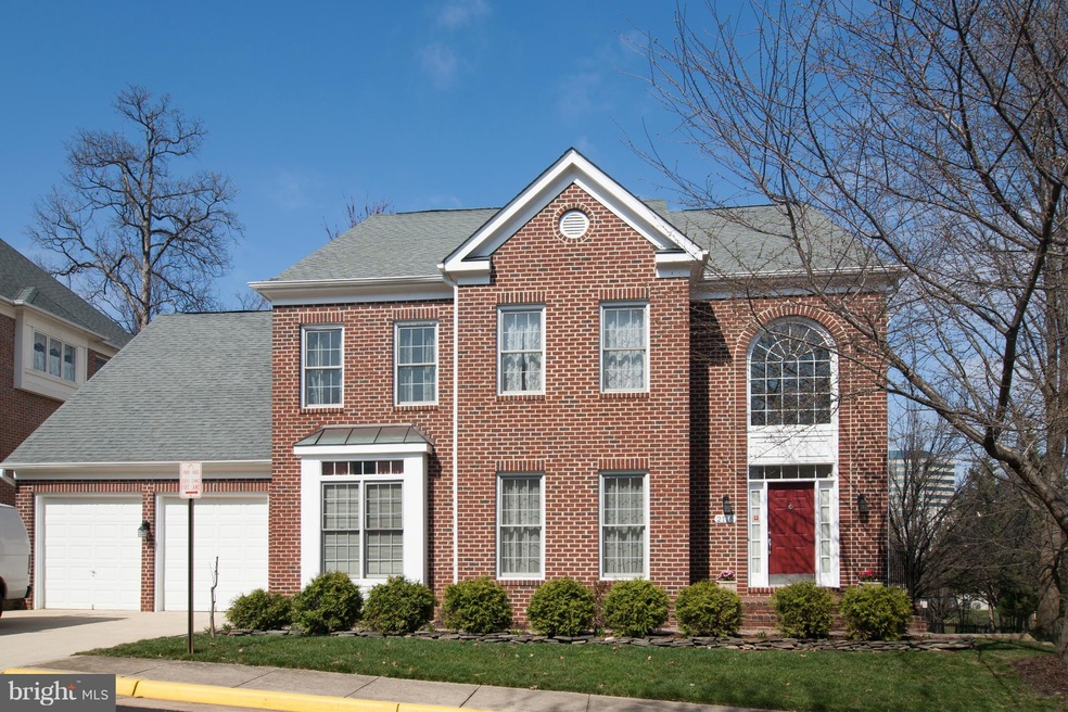 2116 Tysons Executive Ct, Dunn Loring, VA 22027 - photo 1