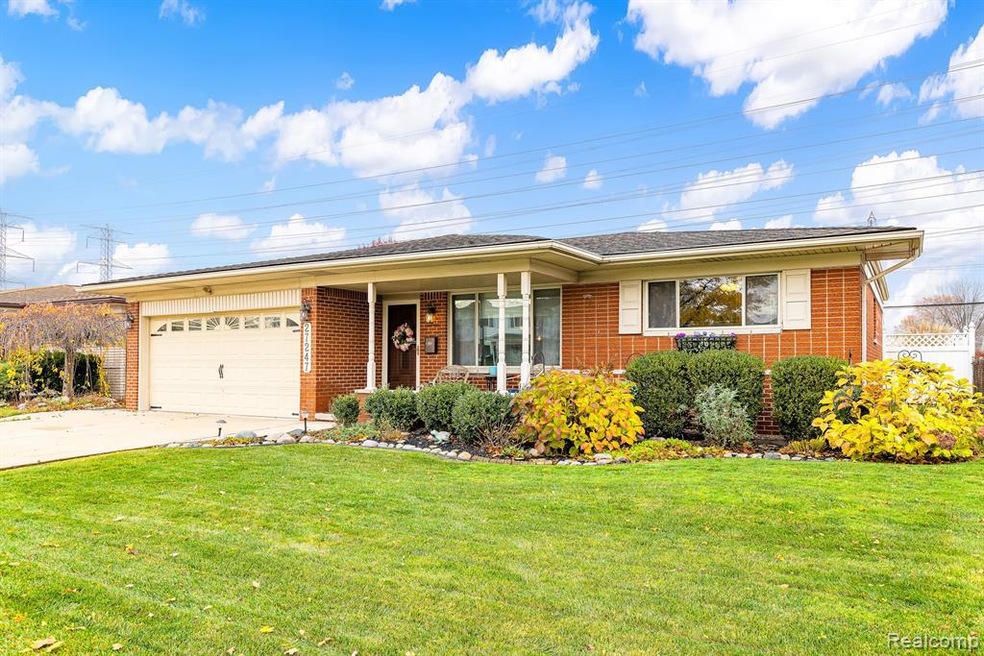 27247 Newport Dr, Warren, MI 48088 - photo 1