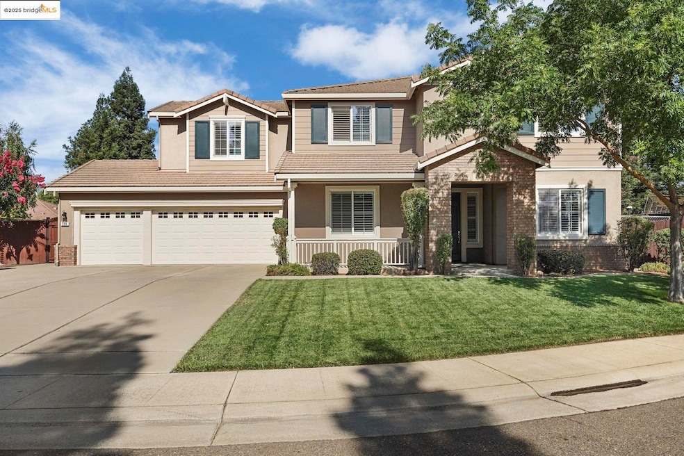 588 Barsetti Ct, Galt, CA 95632 - photo 1